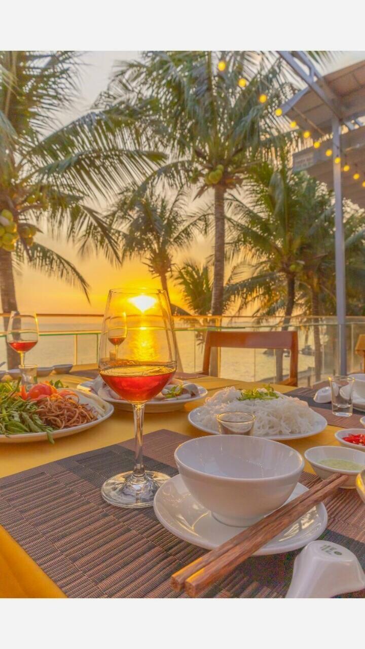 Victoria Beachfront Night Market Apartment *